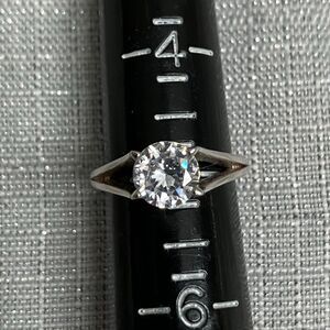 Stunning Silver and 1 Carat CZ Solitaire Ring Size 5